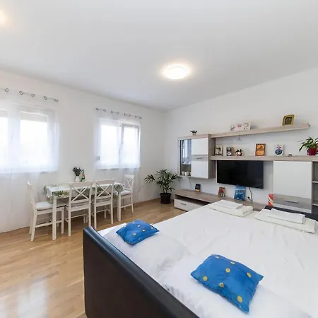 Apartman Luna *